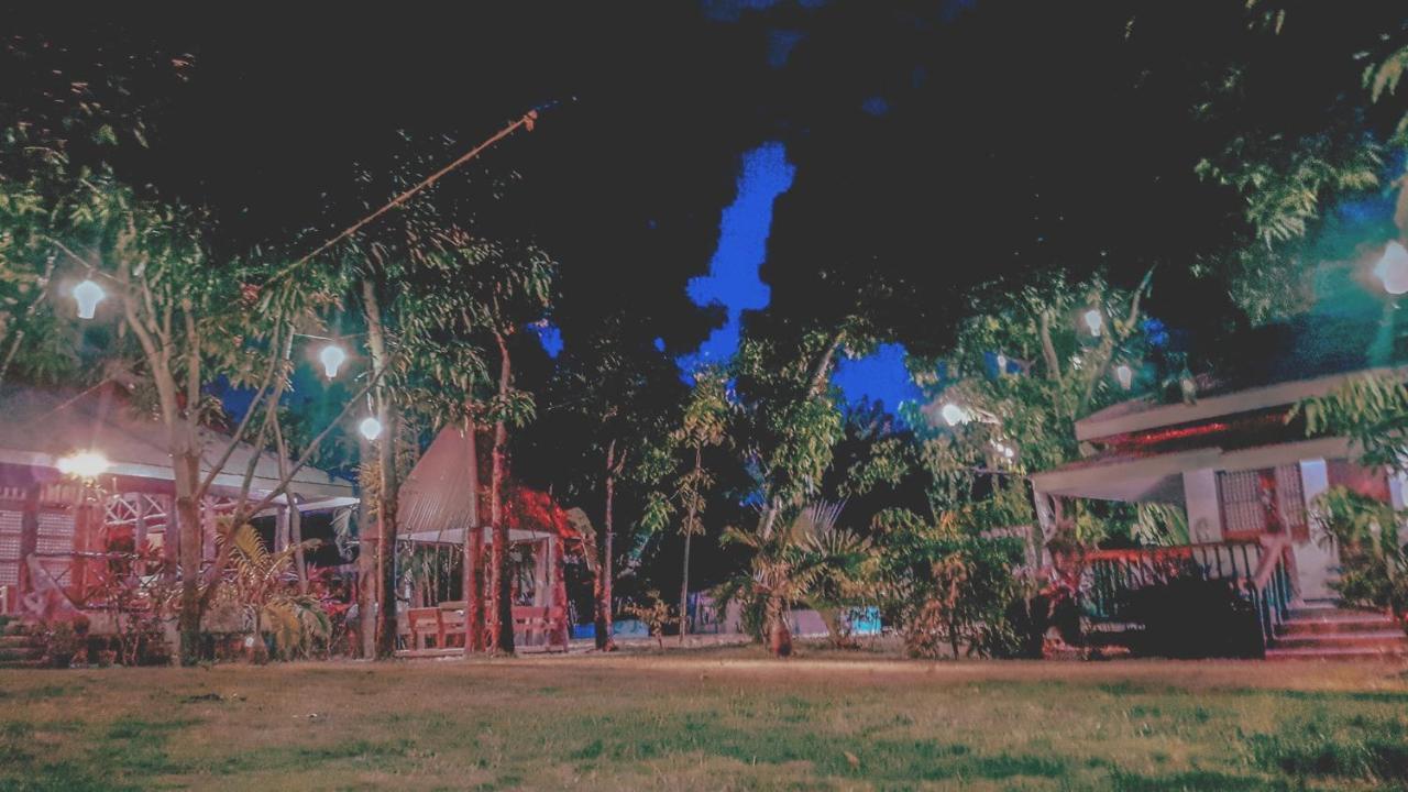 The Pelicans Resort Batangas Exterior foto