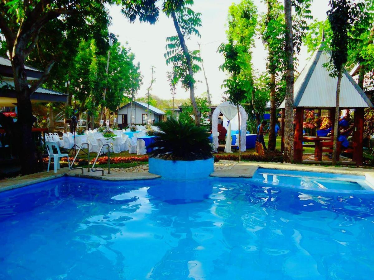 The Pelicans Resort Batangas Exterior foto