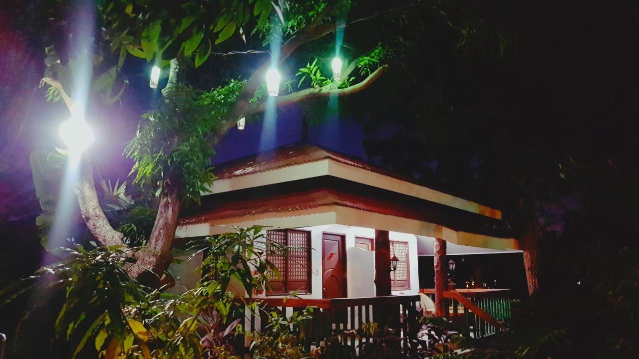The Pelicans Resort Batangas Exterior foto