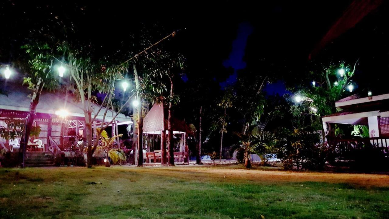 The Pelicans Resort Batangas Exterior foto