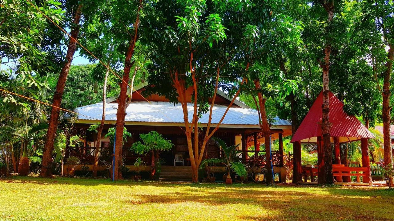 The Pelicans Resort Batangas Exterior foto