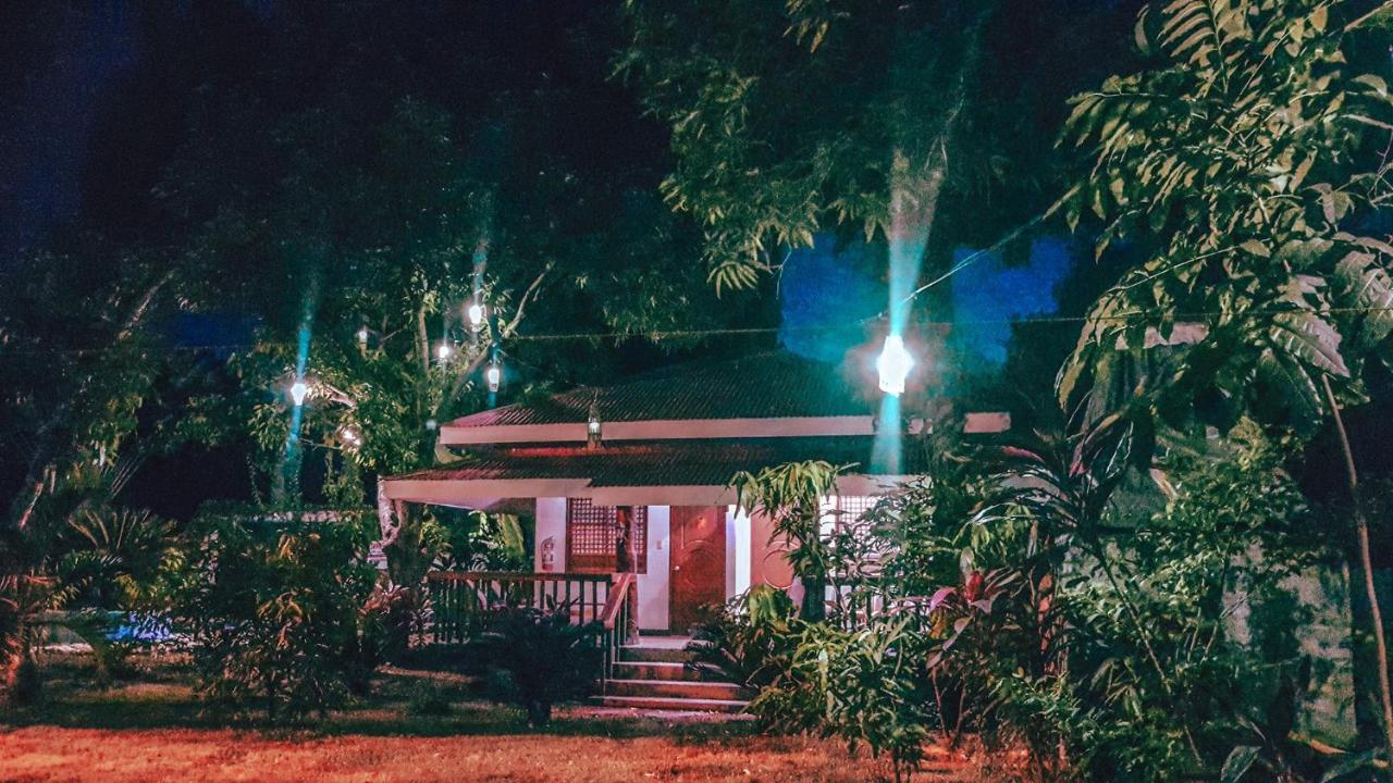 The Pelicans Resort Batangas Exterior foto