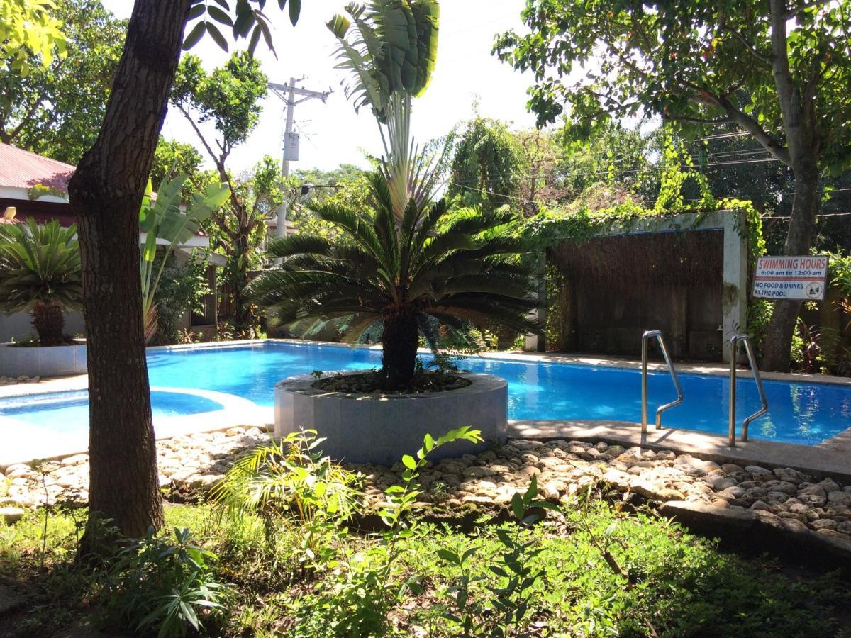 The Pelicans Resort Batangas Exterior foto