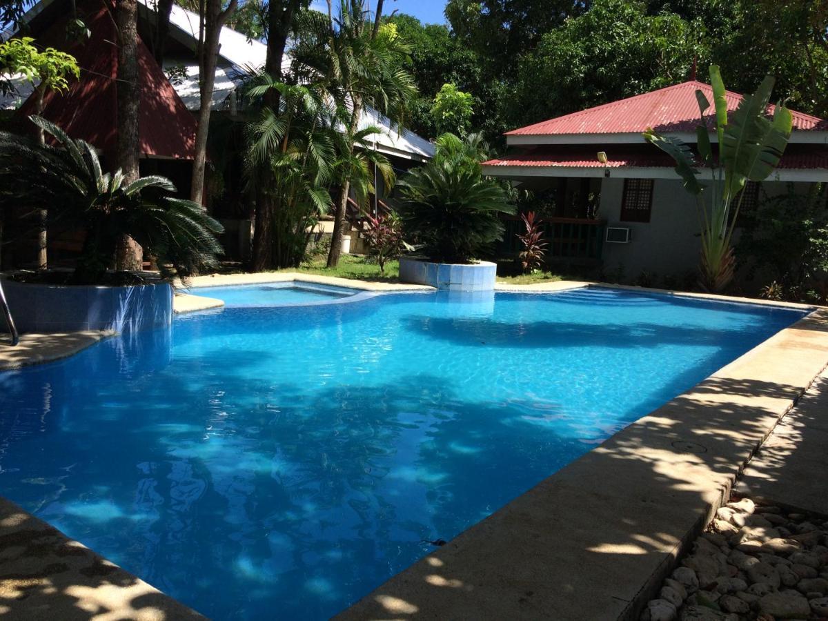 The Pelicans Resort Batangas Exterior foto